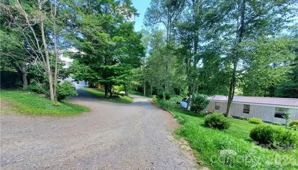 30 Little Rock Road, Newland, NC 28657