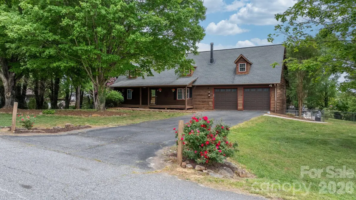 2025 34th Avenue Drive Ne, Hickory, NC 28601 - #1