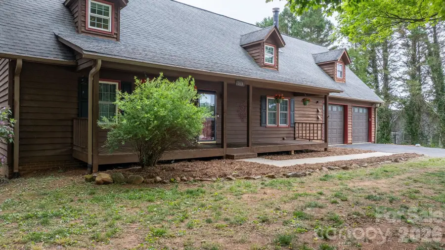 2025 34th Avenue Drive Ne, Hickory, NC 28601 - #2
