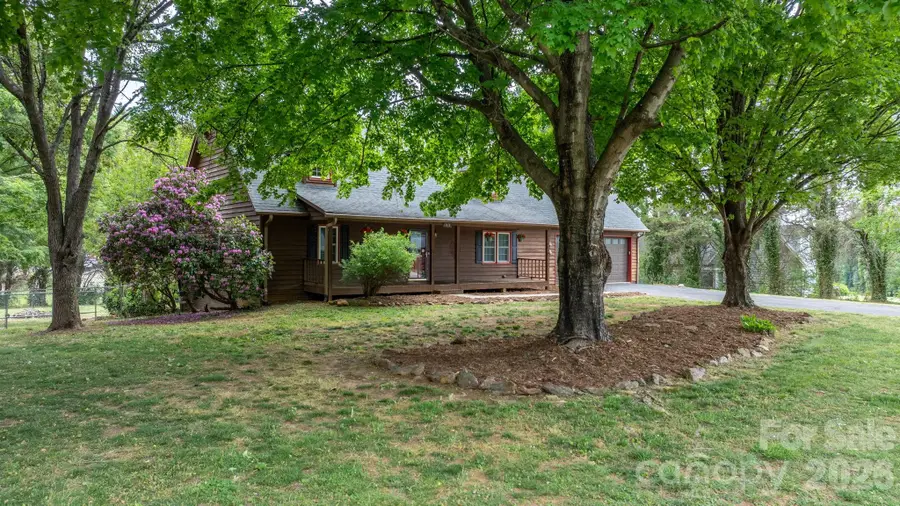 2025 34th Avenue Drive Ne, Hickory, NC 28601 - #3