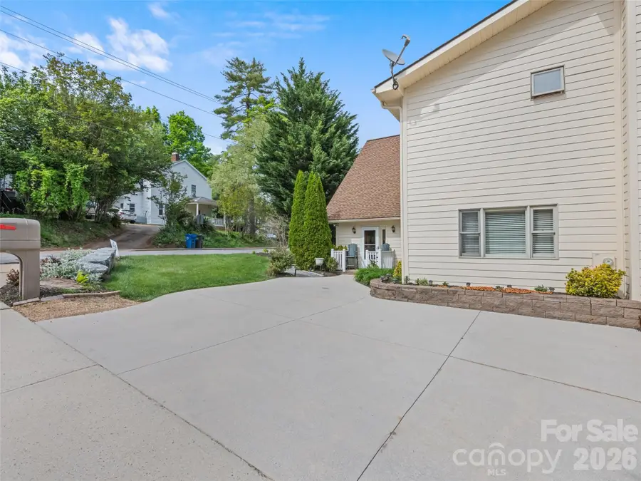 7 Bage Street, Waynesville, NC 28786 - #2