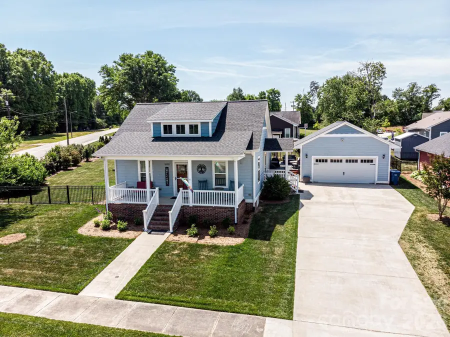 1092 33rd Avenue Loop Ne, Hickory, NC 28601 - #2
