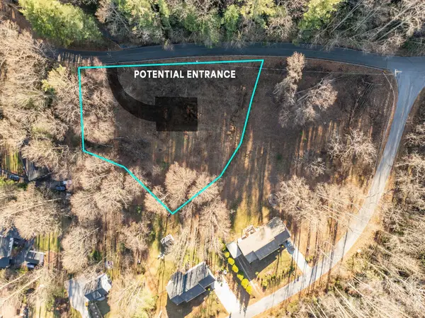 000 Davis Mountain Road, Laurel Park, NC 28739