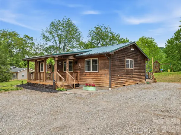 3 Mos Way, Candler, NC 28715