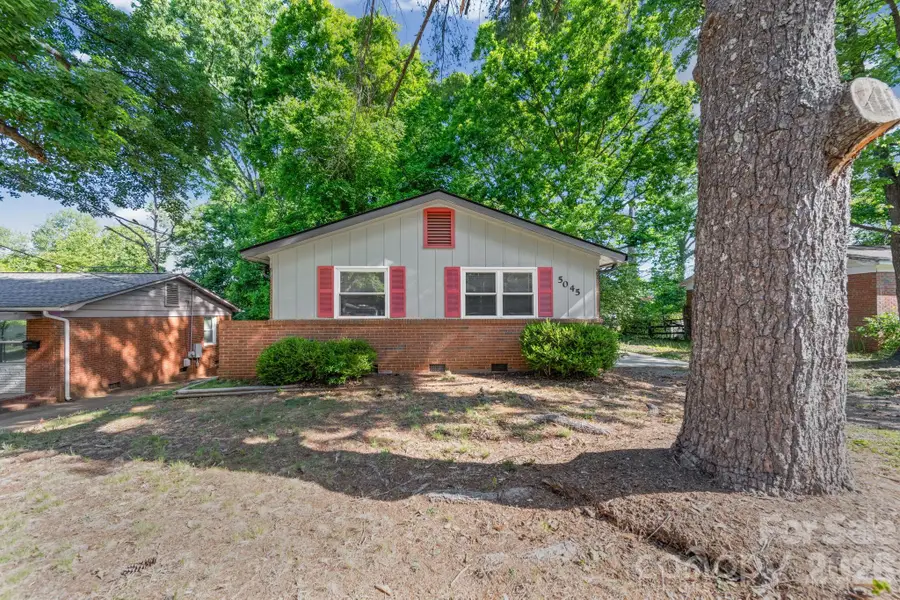 5045 Curtiswood Drive, Charlotte, NC 28213 - #2
