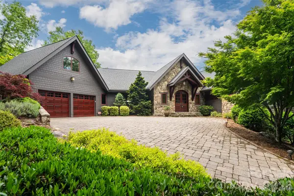 211 Boulder Ridge Drive, Hendersonville, NC 28792