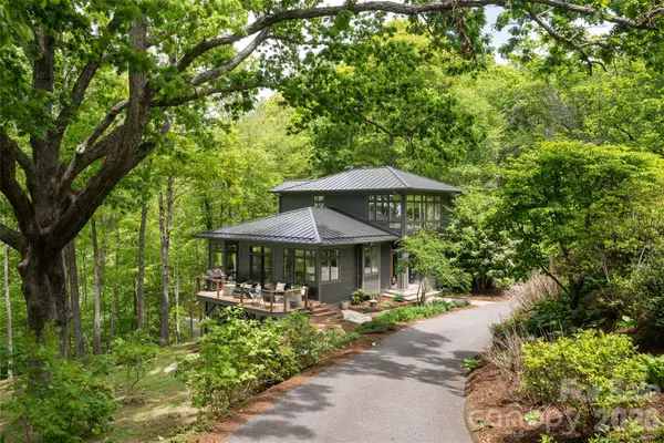 15 Hunters Way, Asheville, NC 28804