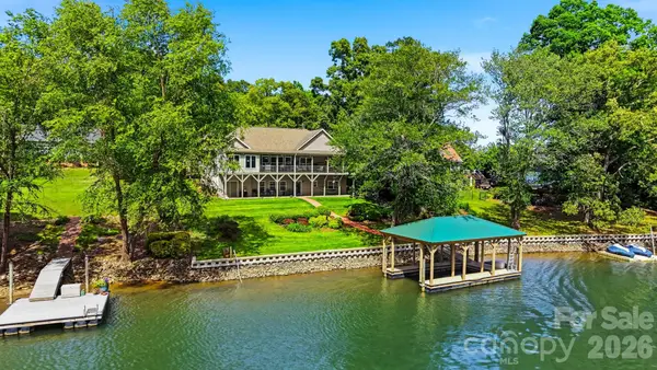 65 King Arthurs Court, Hickory, NC 28601