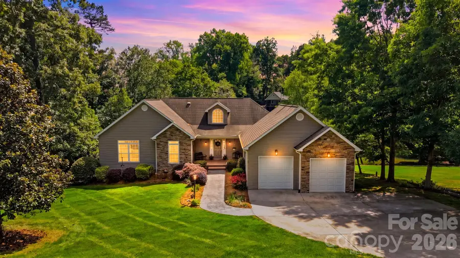 65 King Arthurs Court, Hickory, NC 28601 - #2