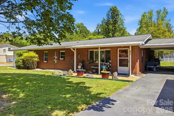 88 Lost Creek Drive, Flat Rock, NC 28731