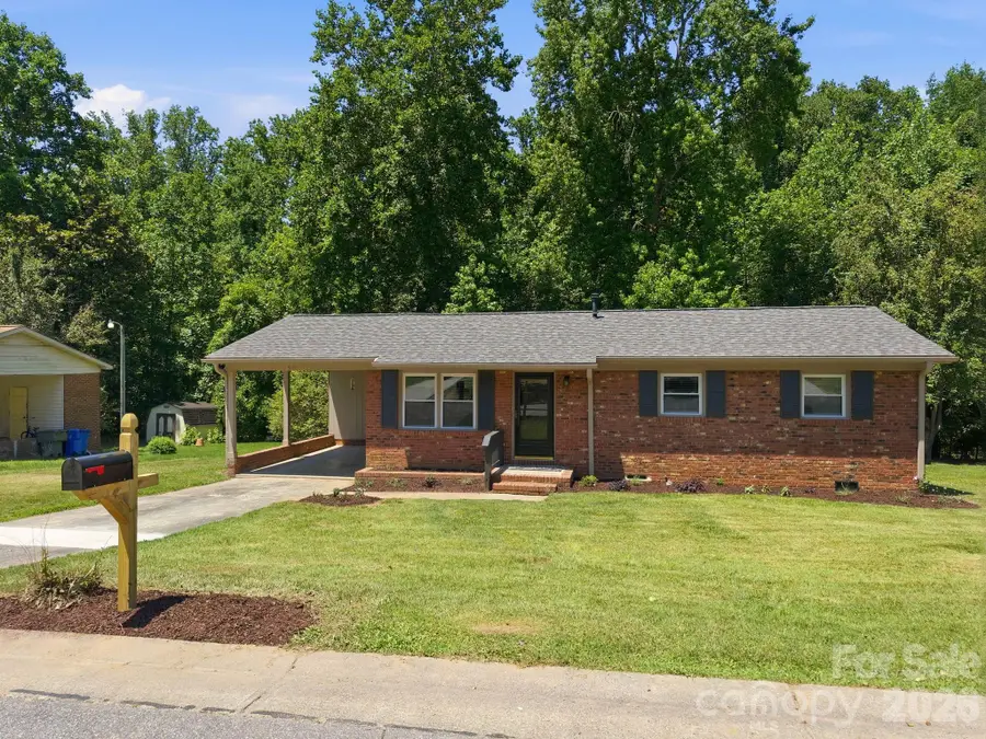 413 E Mclelland Avenue, Mooresville, NC 28115 - #2