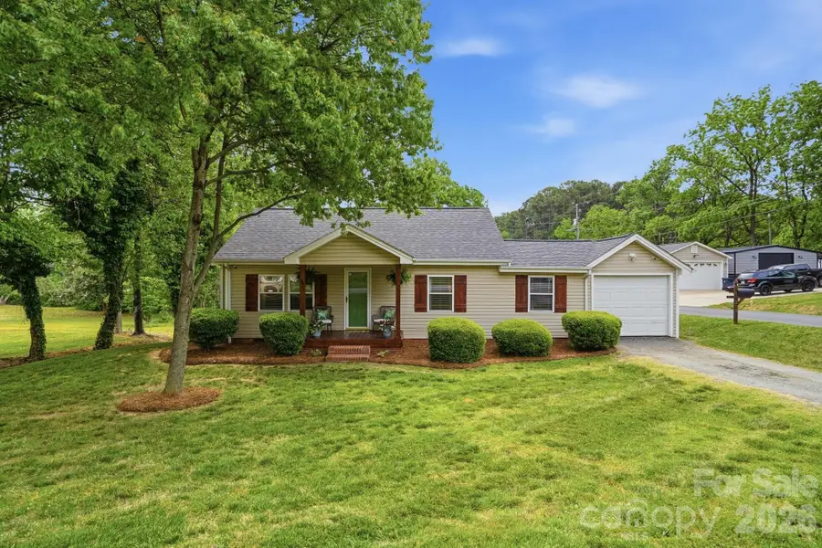 215 W Dallas Road, Stanley, NC 28164 - #2