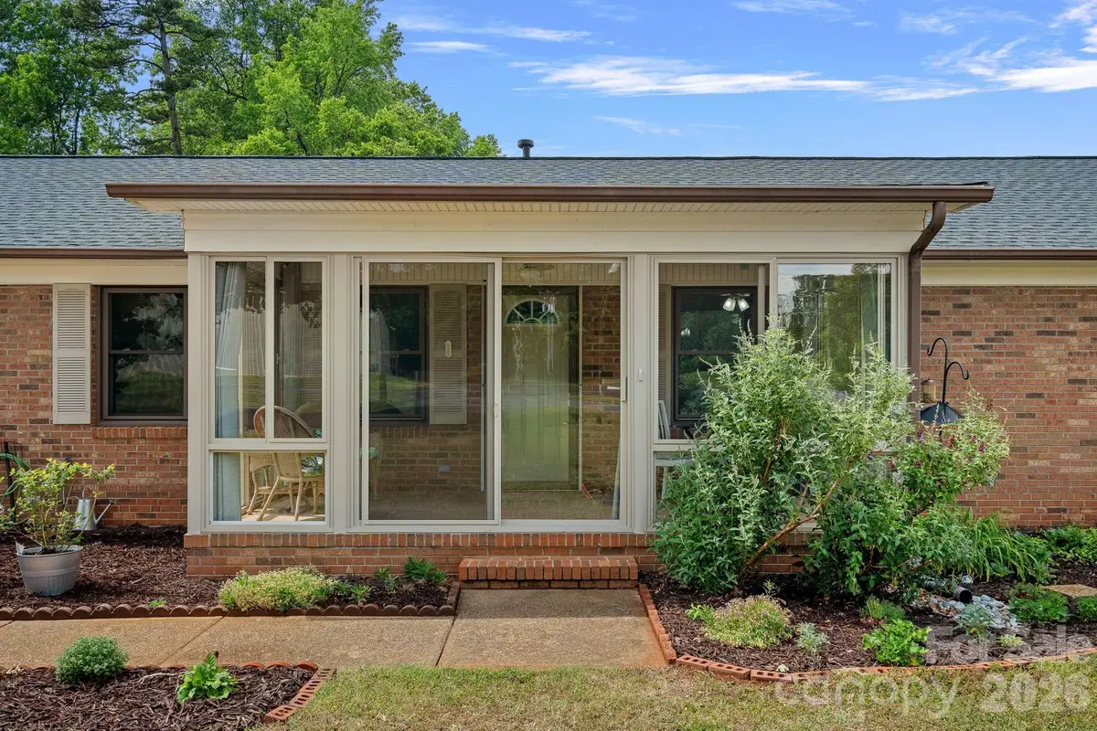6131 Kinghurst Drive, Charlotte, NC 28216 - #1