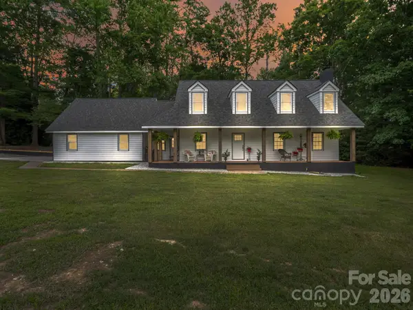 213 Raintree Drive, Hendersonville, NC 28791