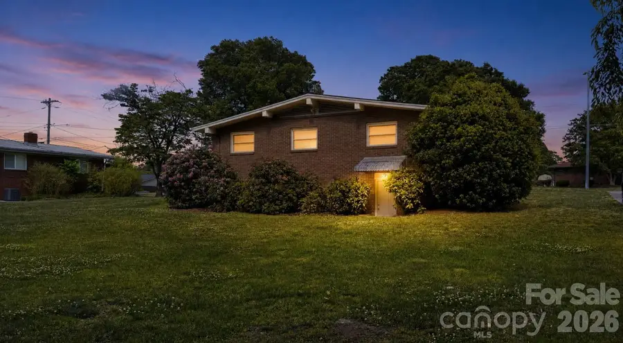 1857 8th Street Drive Ne, Hickory, NC 28601 - #3
