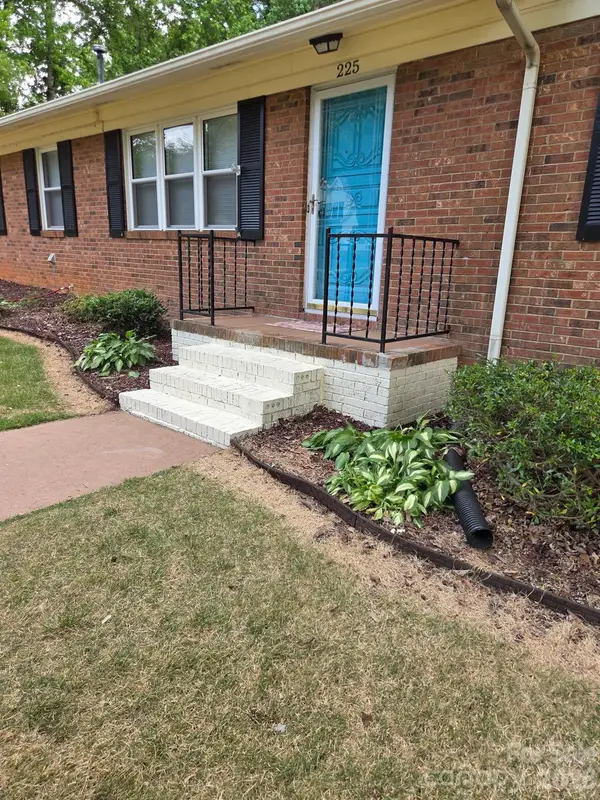 225 Middleton Avenue, Matthews, NC 28104