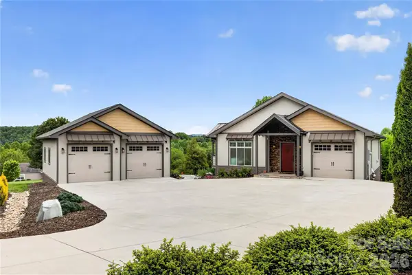 141 Round Top Circle, Mills River, NC 28759