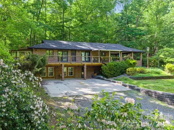 303 Brightwater Heights Drive, Hendersonville, NC 28791