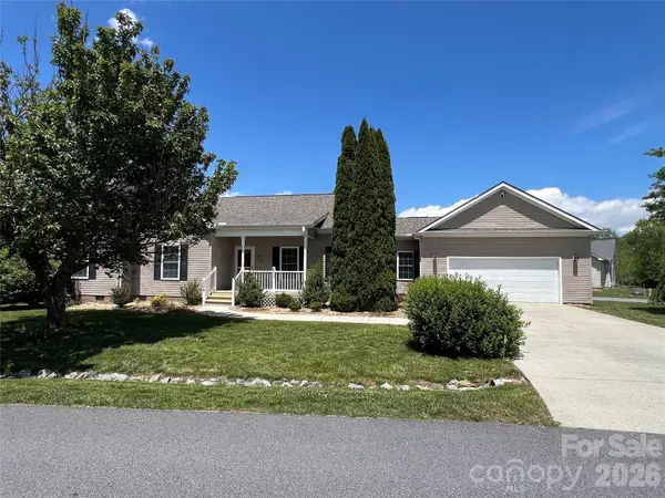 209 Beechnut Drive, Hendersonville, NC 28739