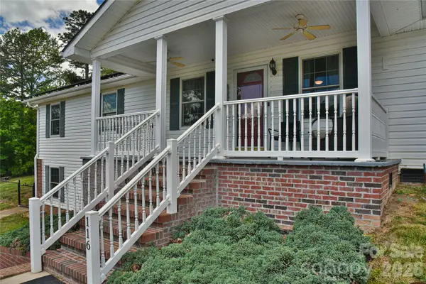 116 Kay Road, Flat Rock, NC 28731