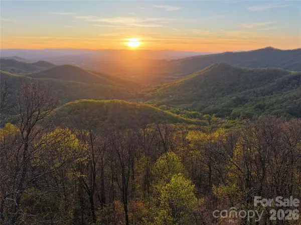 48 Benfield Road, Weaverville, NC 28787