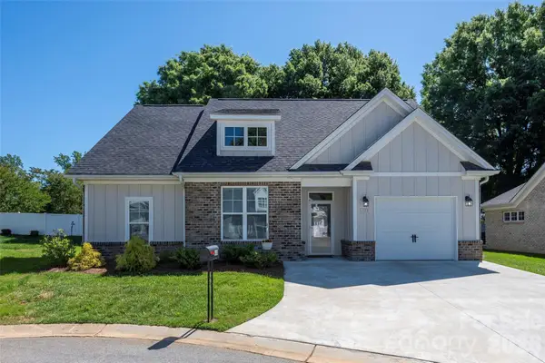 438 Fernwood Drive, Yadkinville, NC 27055