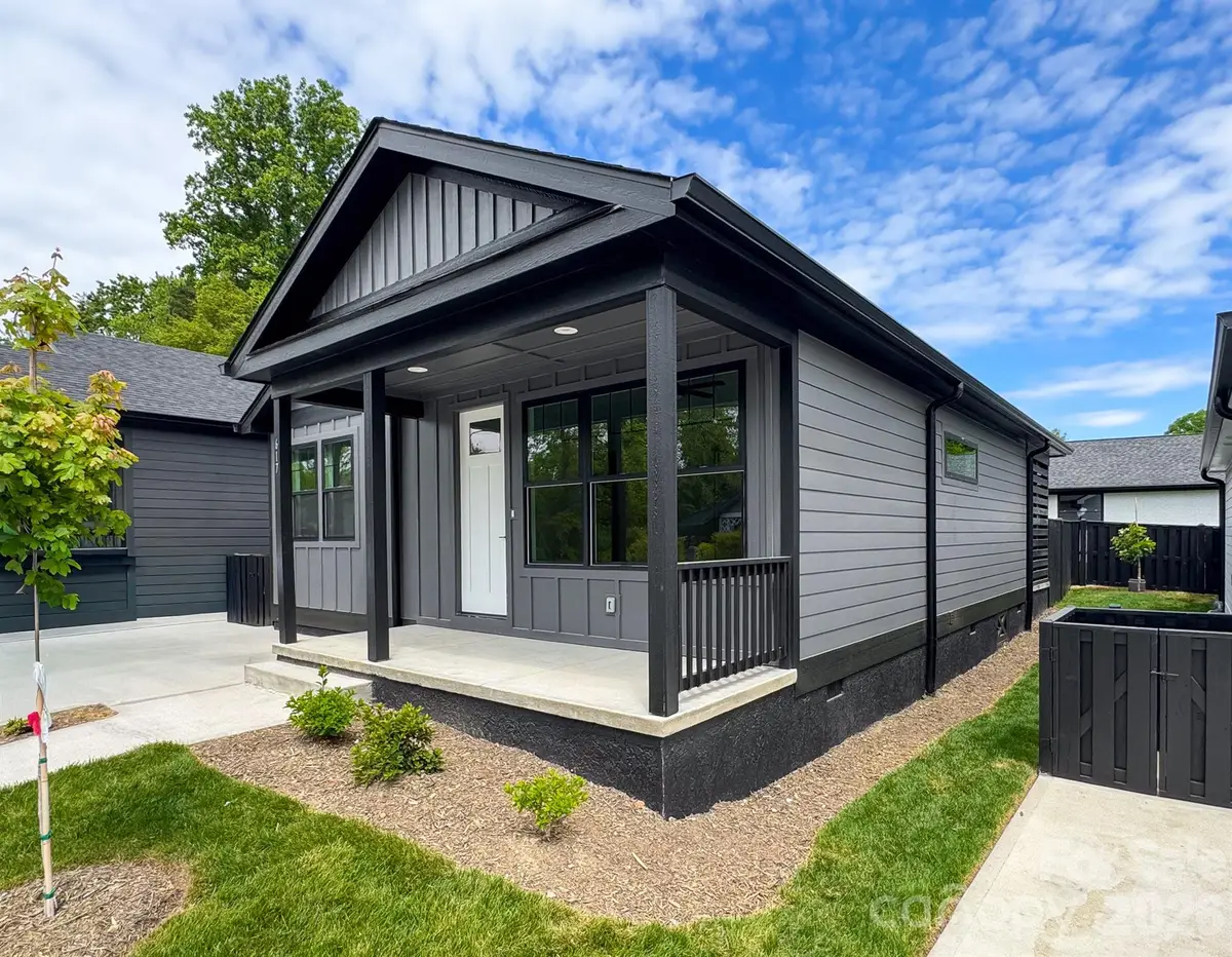 617 W Allen Street, Hendersonville, NC 28739 - #1