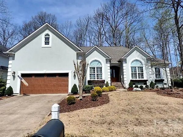 5028 Foxbriar Trail, Charlotte, NC 28269