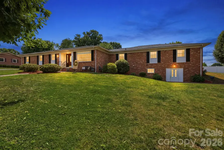 912 Briggs Street Nw, Valdese, NC 28690 - #2