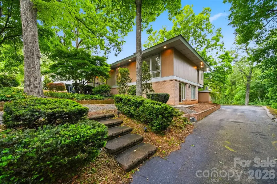 141 36th Avenue Nw, Hickory, NC 28601 - #3