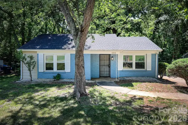 609 Fawnbrook Lane, Charlotte, NC 28217