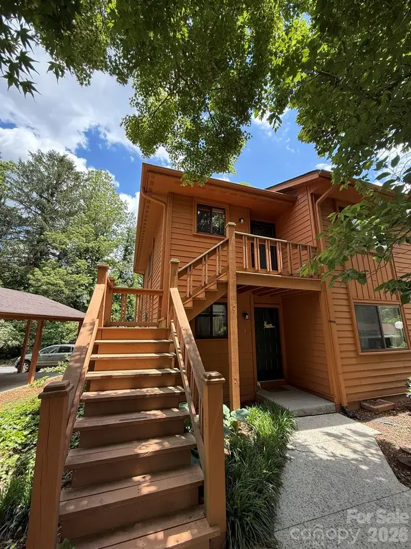581 Courtwood Lane #6, Hendersonville, NC 28739