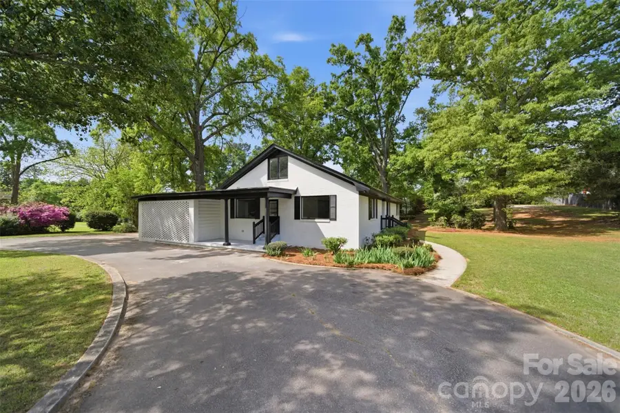 907 Amelia Street, Newberry, SC 29108 - #2