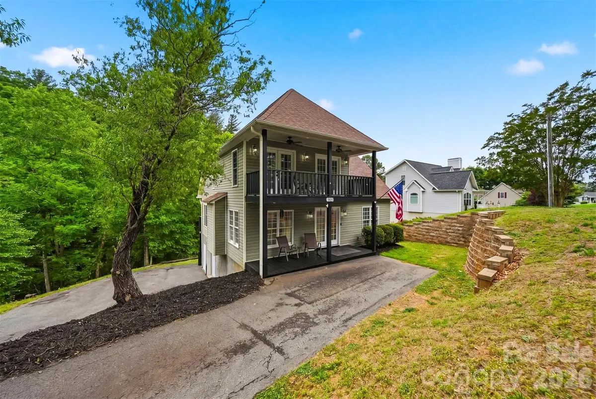 909 36th Avenue Nw, Hickory, NC 28601 - #1