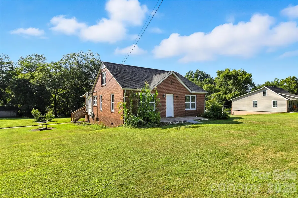 3544 6th Street Drive Nw, Hickory, NC 28601 - #1