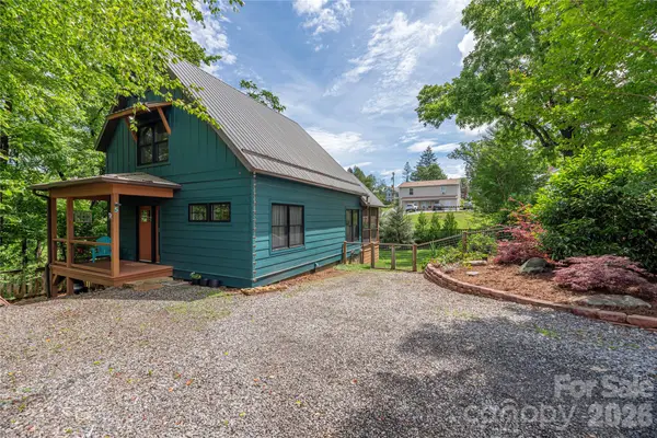 5 Grove Street, Weaverville, NC 28787