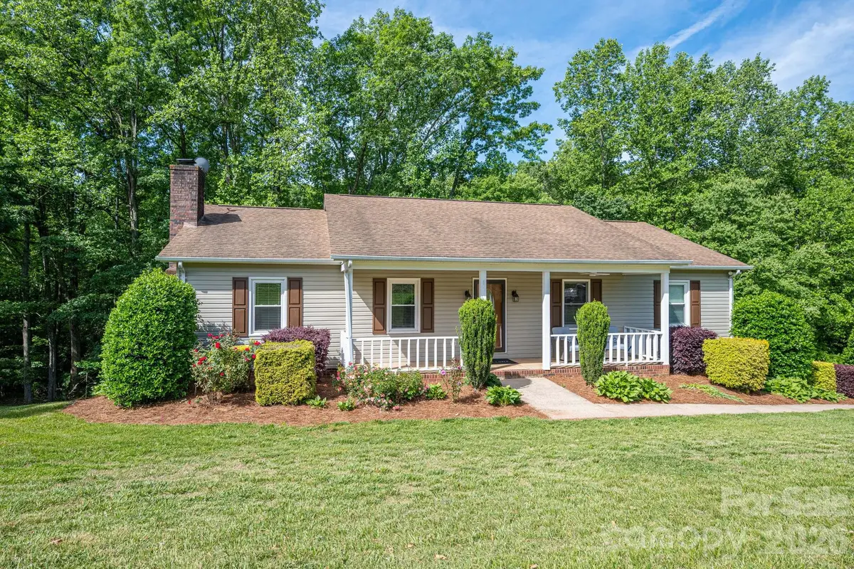 6097 Tuckborough Road, Hickory, NC 28602 - #1