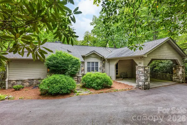 560 Toxaway Court, Lake Toxaway, NC 28747