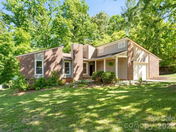 56 Knoll Ridge Drive, Asheville, NC 28804