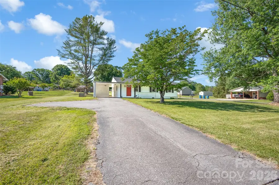 3033 E Nc 10 Highway, Conover, NC 28613 - #3