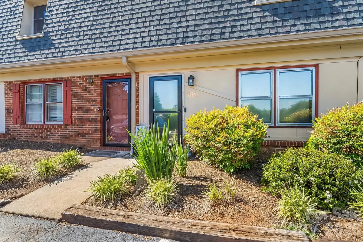 224 14th Avenue Se #C, Hickory, NC 28602 - #1