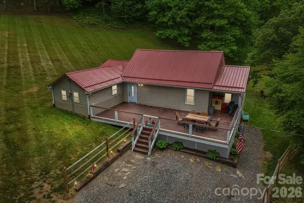 302 Battle Creek Drive, Green Mountain, NC 28740