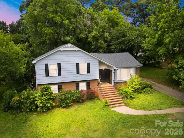 9201 Sandburg Avenue, Charlotte, NC 28213