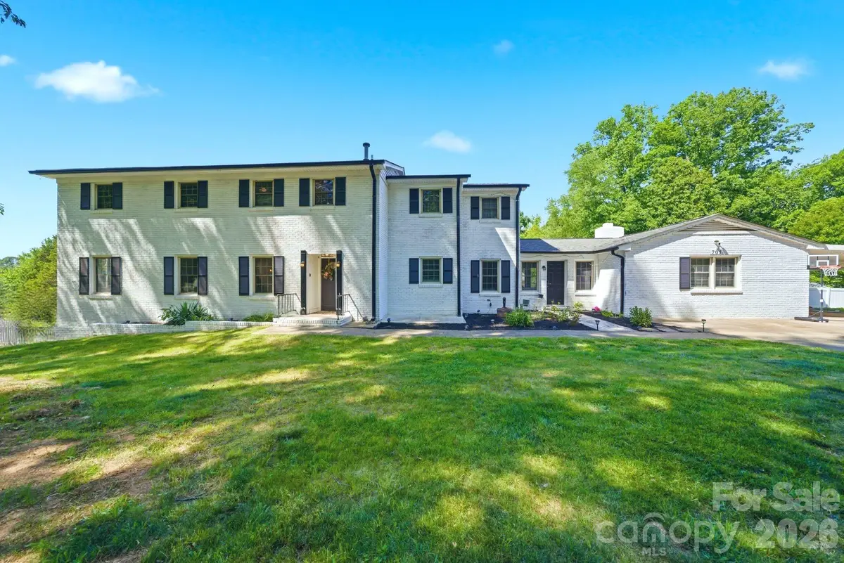 701 E Iowa Avenue, Bessemer City, NC 28016 - #1