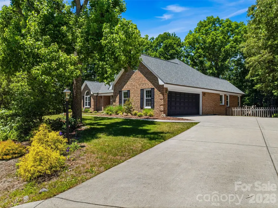 18 High Bluff Drive, Weaverville, NC 28787 - #2