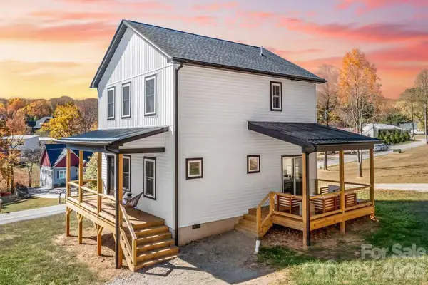 27 Ben Lippen Road, Asheville, NC 28806