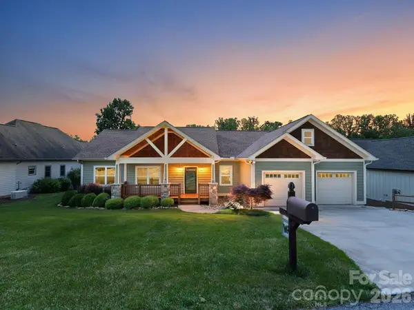 4 Farm Pond Lane, Candler, NC 28715