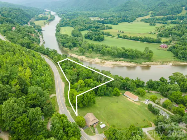 588 Us 25/70 Highway, Hot Springs, NC 28743