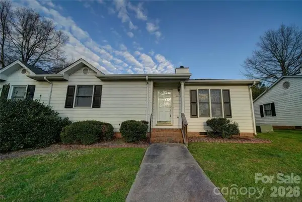 6027 Crape Myrtle Lane, Charlotte, NC 28216