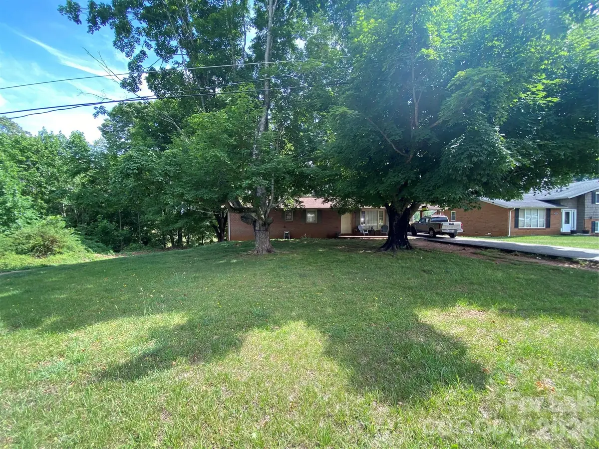 2071 Colonial Lane, Hickory, NC 28601 - #1